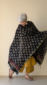 BLACK FLORAL BUTTI DUPATTA