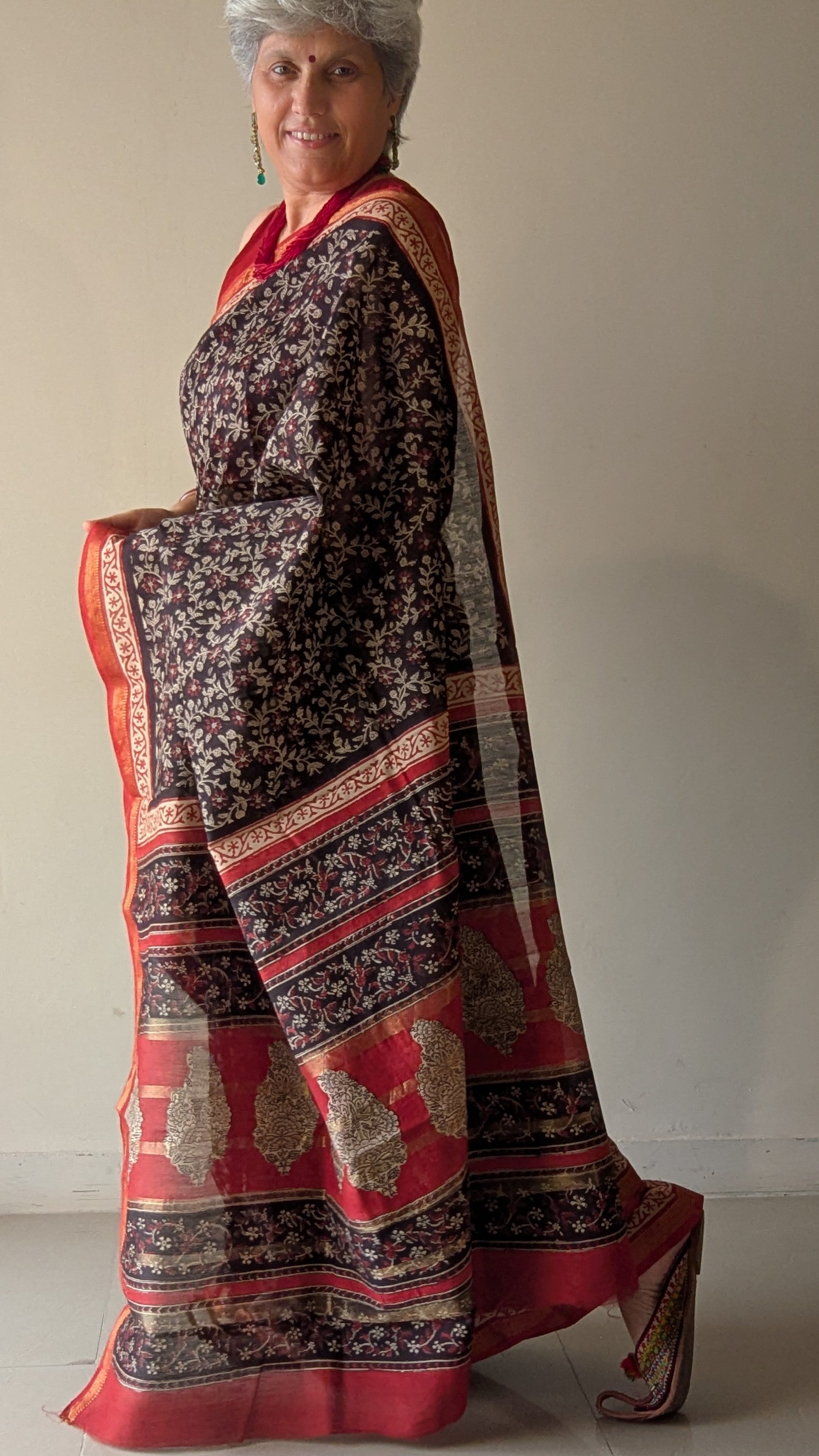 BLACK RED FLORAL SAREE