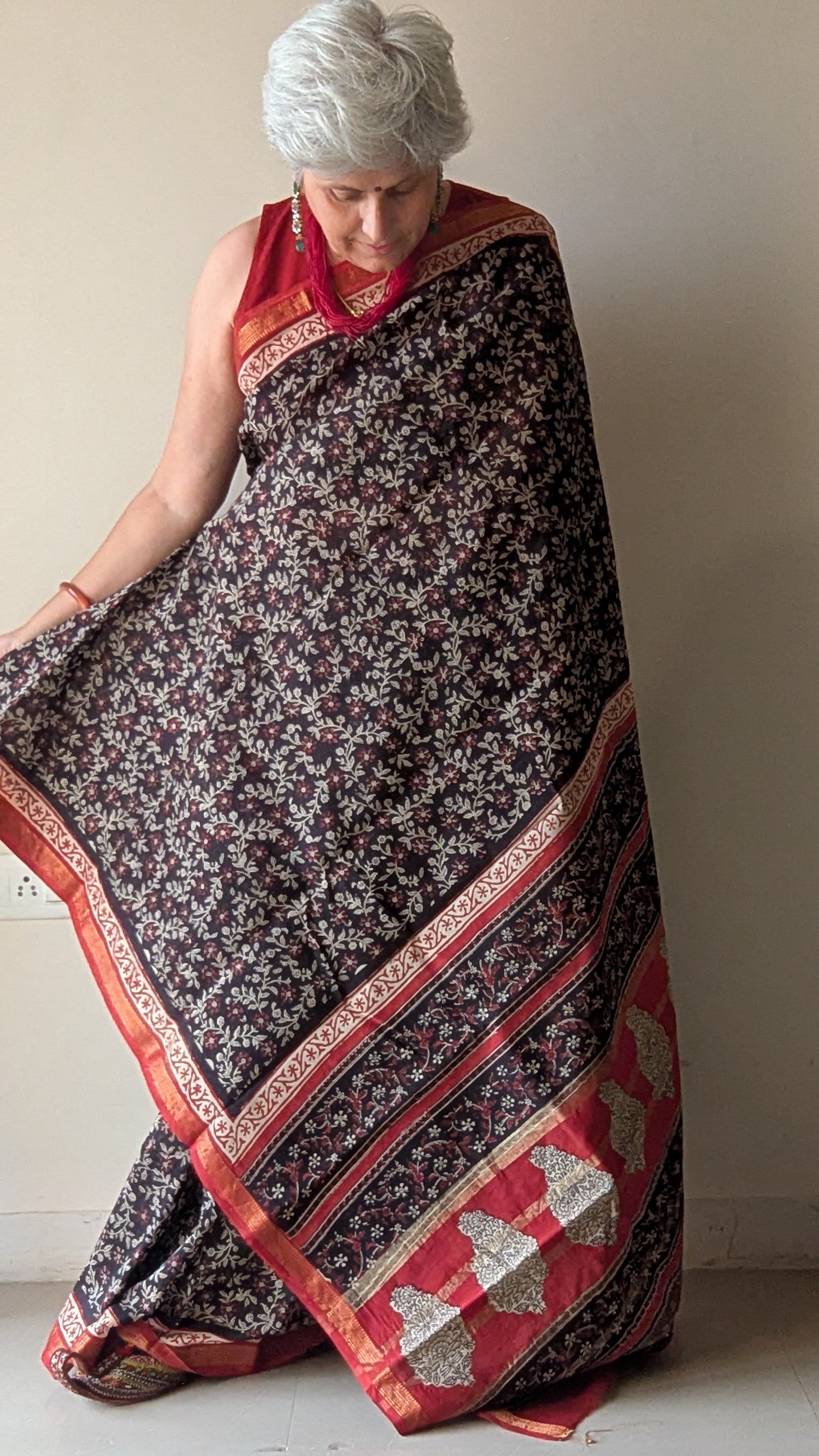 BLACK RED FLORAL SAREE