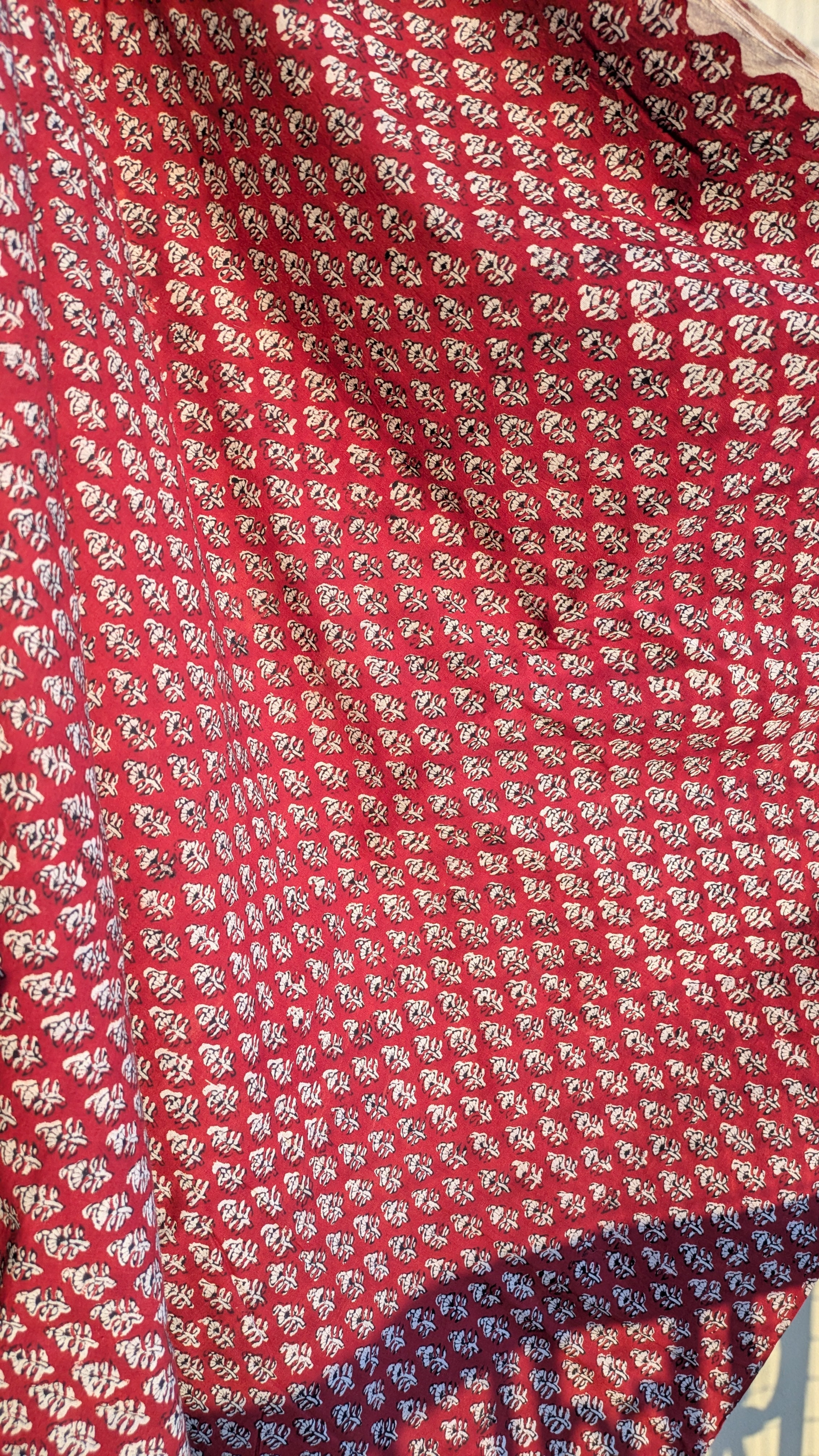 SMALL TRADITIONAL FLORAL MOTIFS