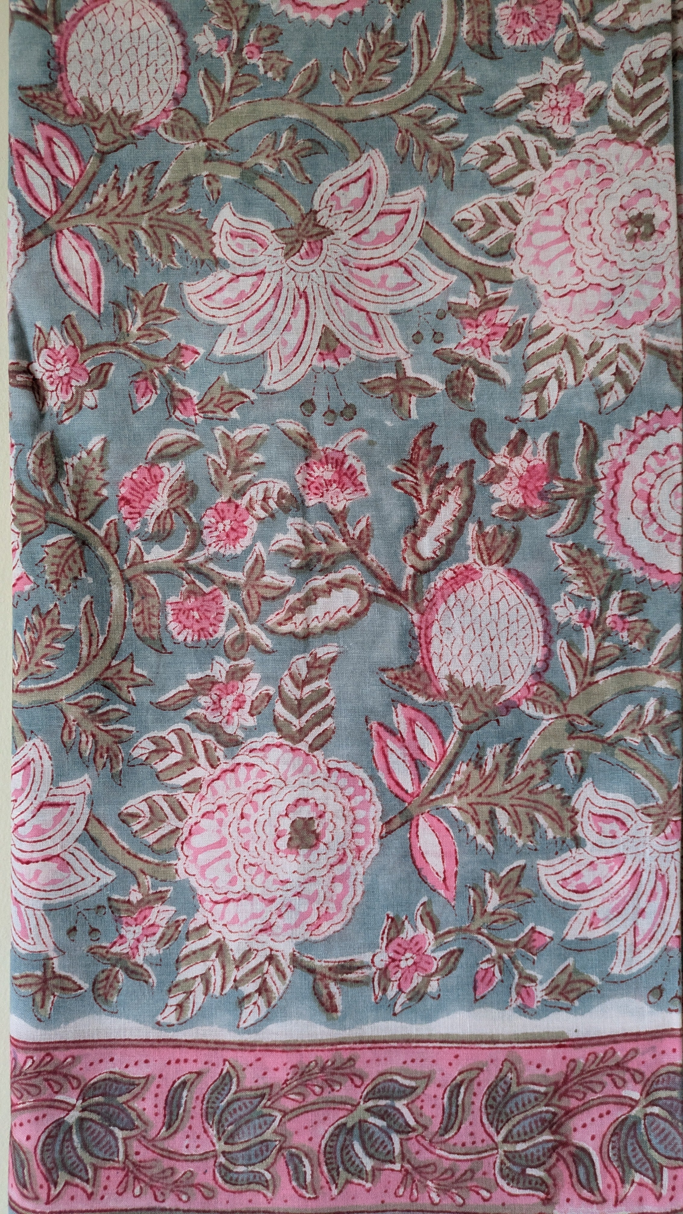 VINTAGE CHARM
