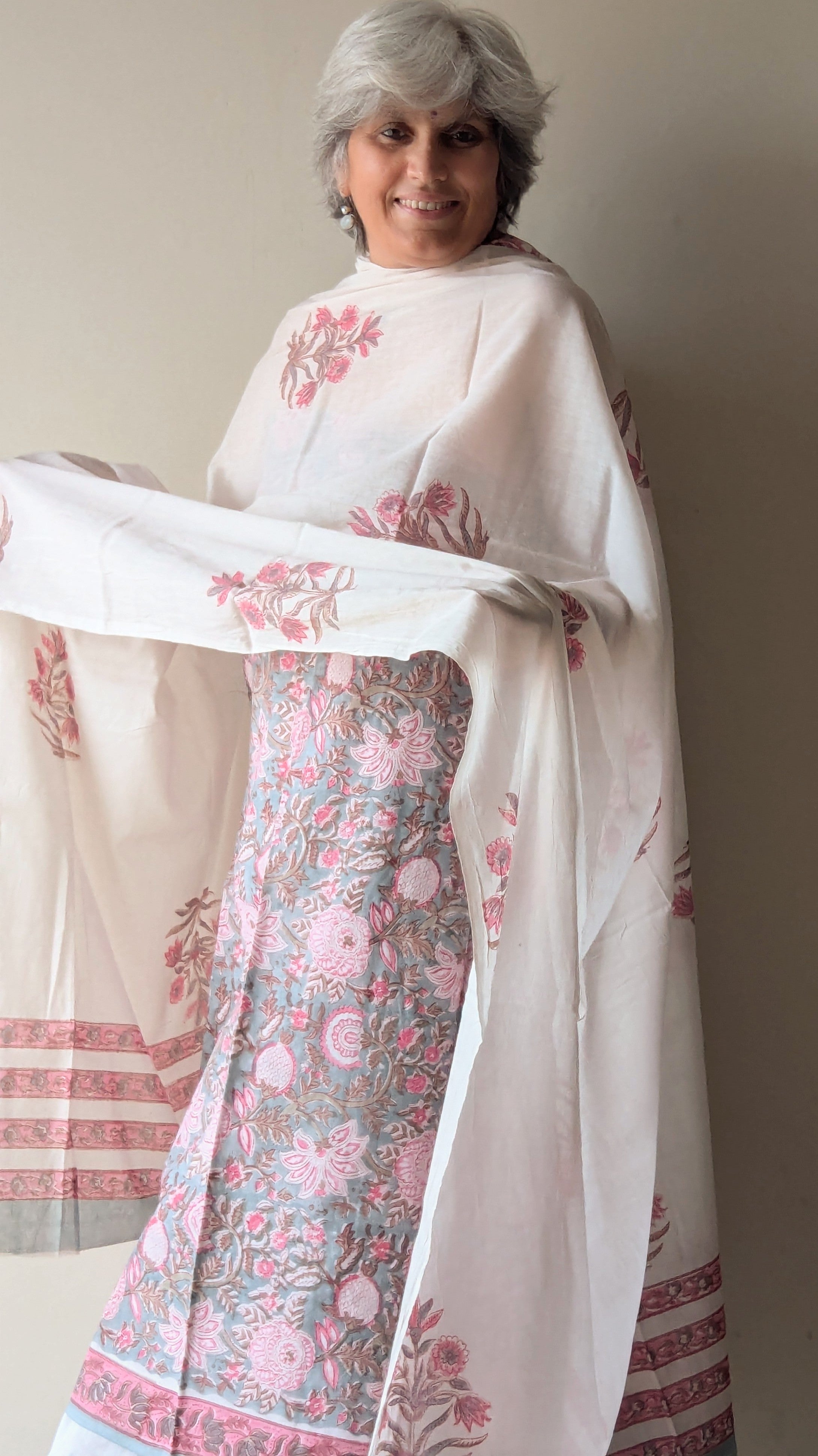 VINTAGE CHARM