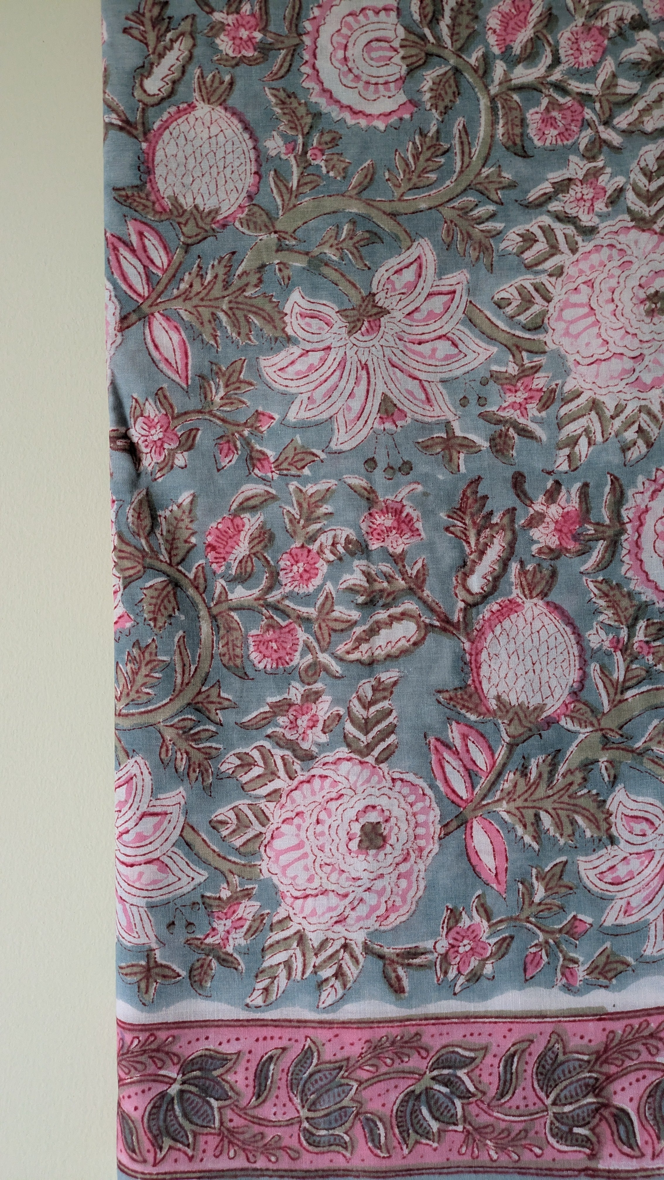 VINTAGE CHARM