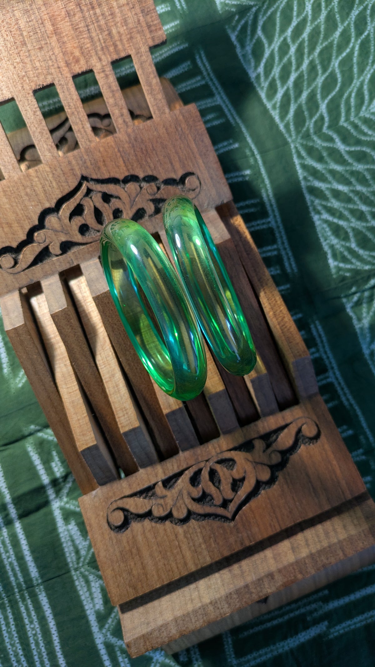 GREEN