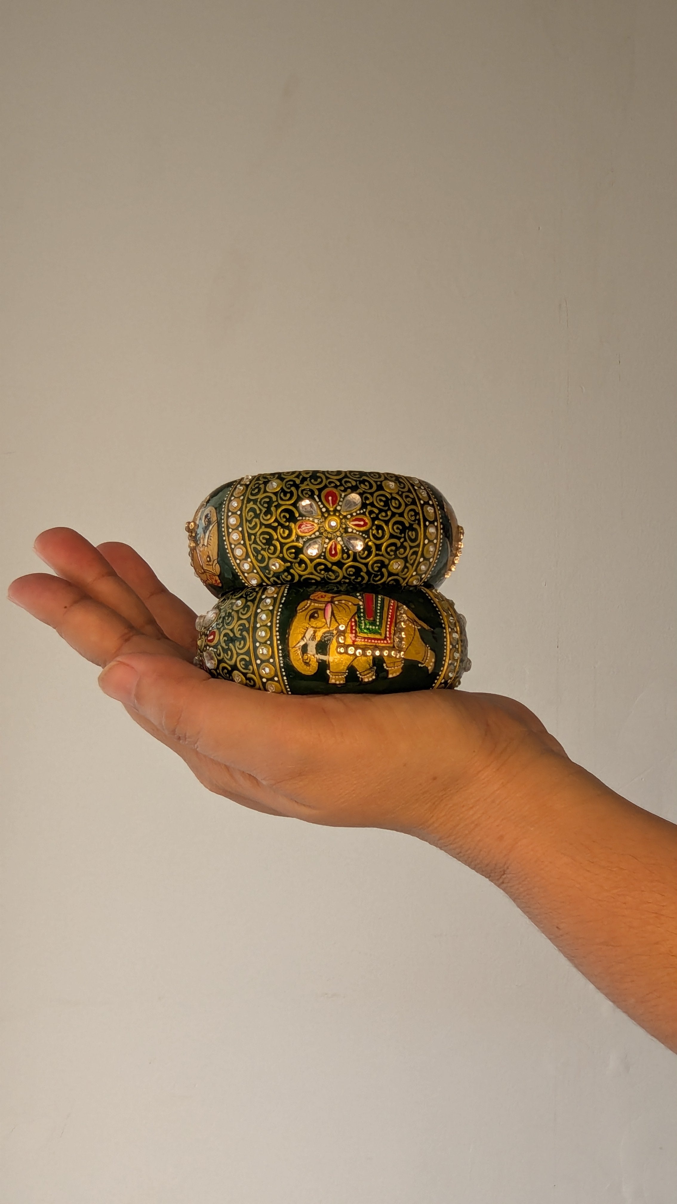 ELEPHANT & FLORAL LAC BANGLES - Green