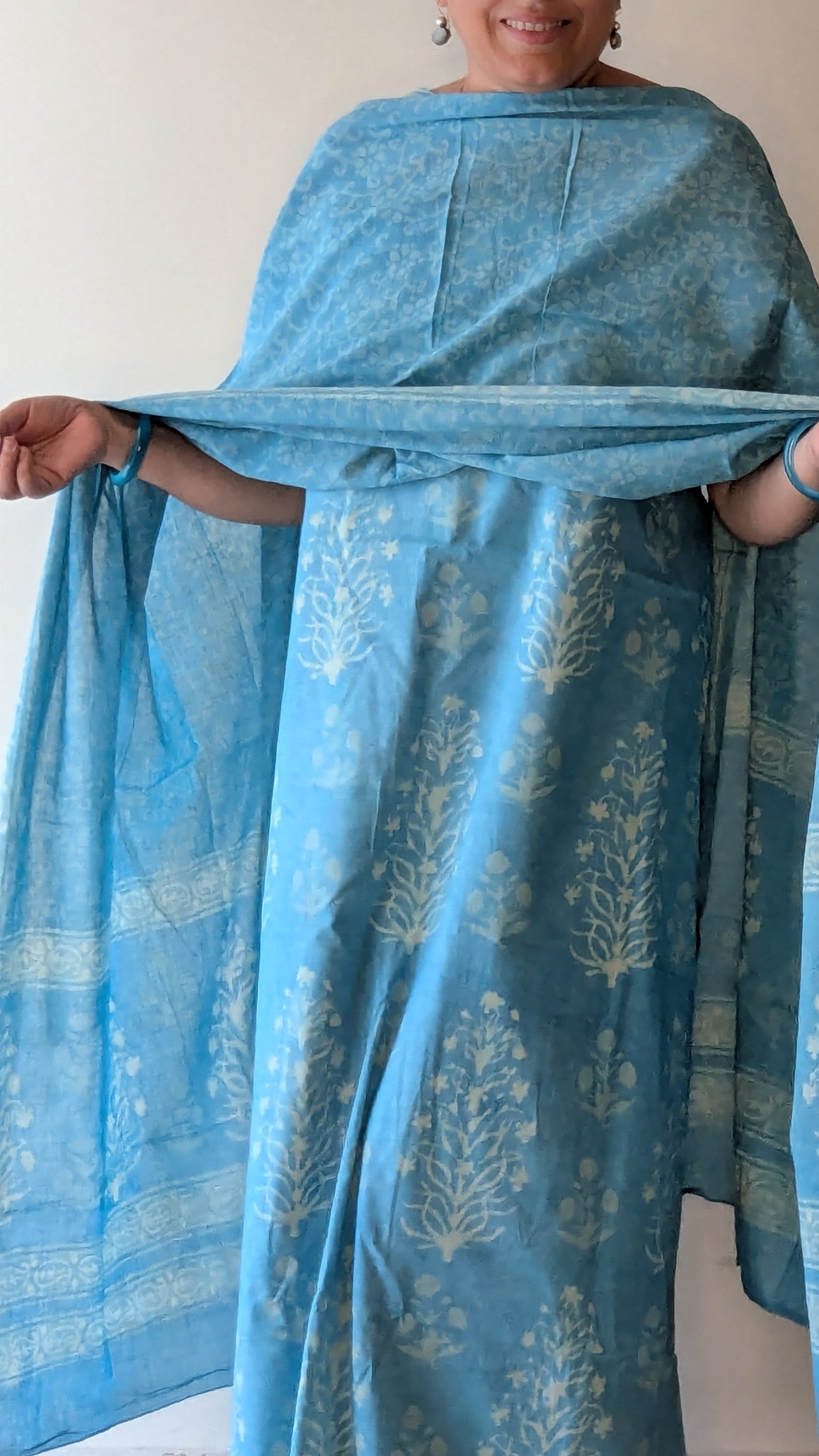 NEELA BAAG
