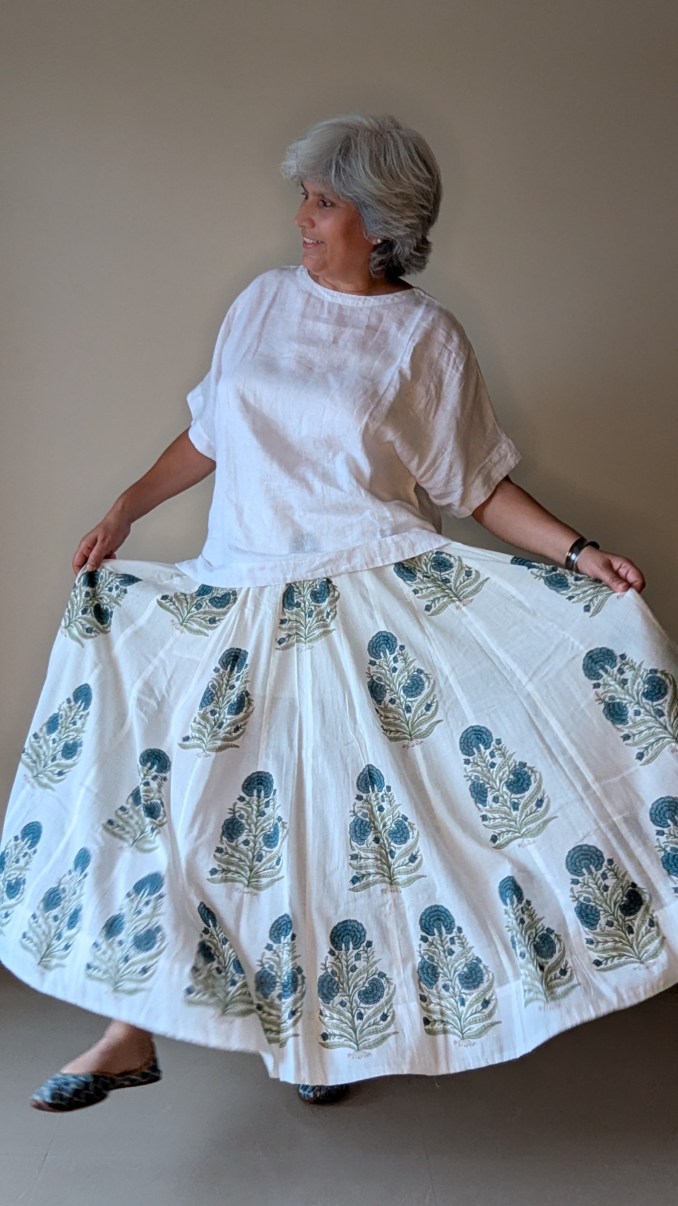 VINTAGE BLUE POSY