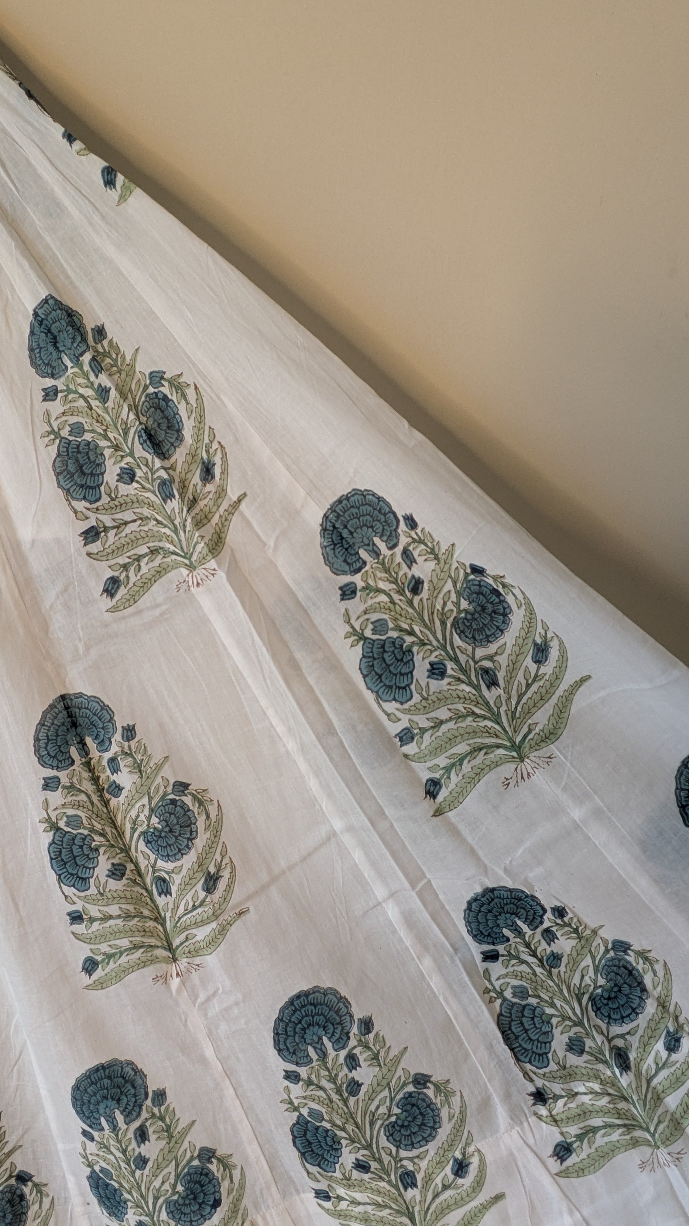 VINTAGE BLUE POSY